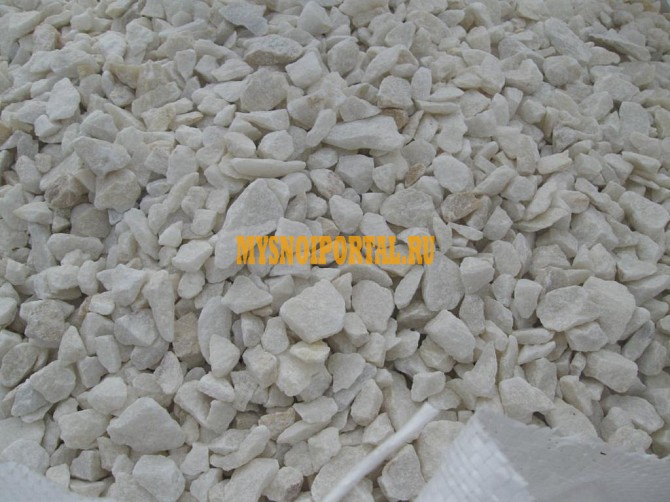 Мраморная крошка (щебень) в МКР от 1900 руб/тн Екатеринбург - изображение 1